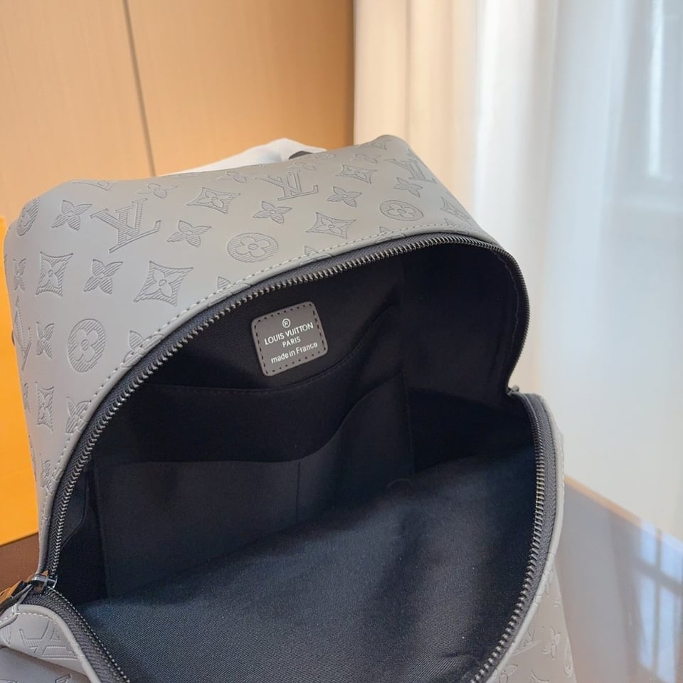 Louis Vuitton Discovery Backpack Anthracite Gray 28Cm M46557 view 5