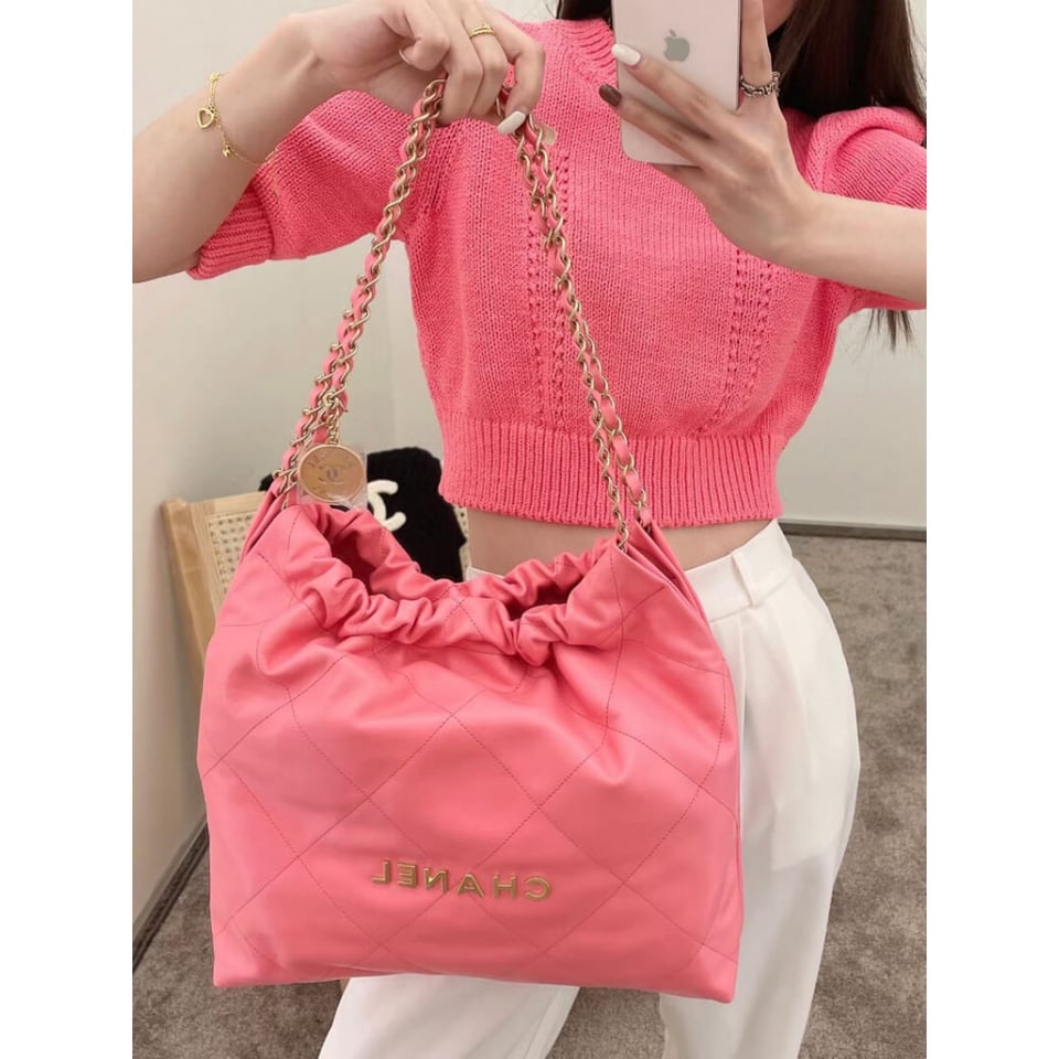 Chanel 22 Handbag in Shiny Calfskin 46cm view 7