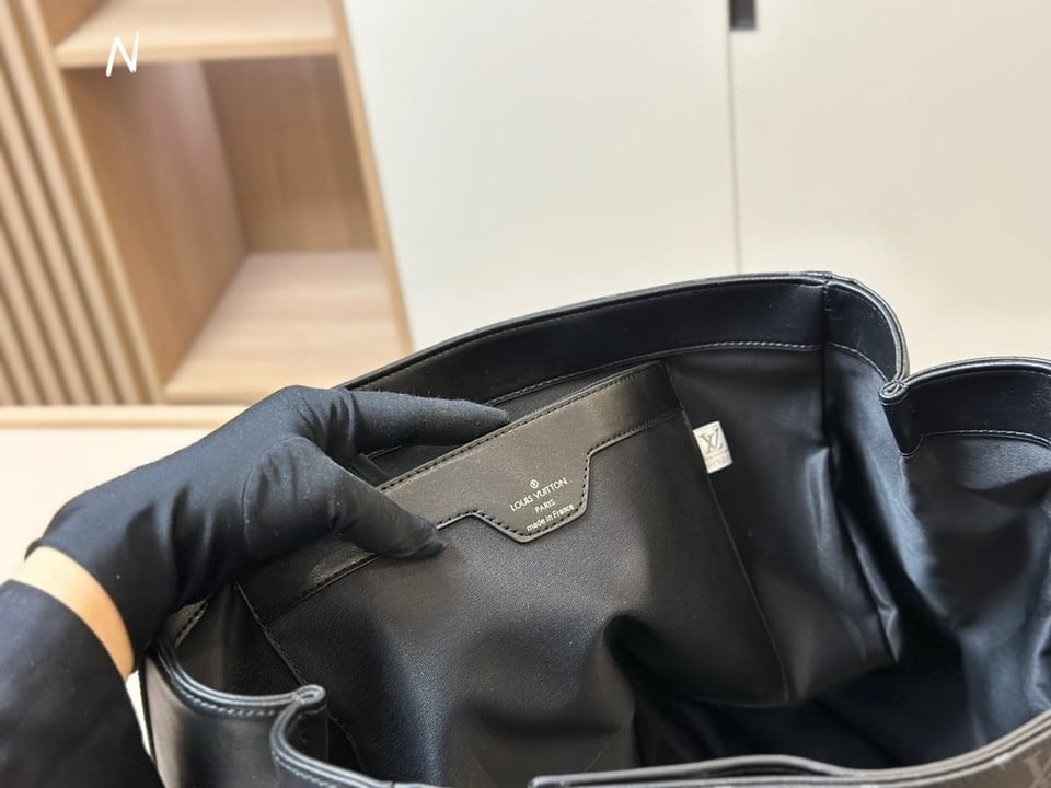 Louis Vuitton Monogram Eclipse Grand Sac Tote Black 33Cm view 5