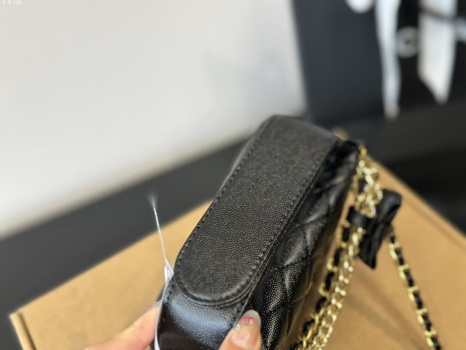 Chanel Pouch Grained Shiny Calfskin Black 17Cm/6.7in Ap3943 B16288 94305 view 10