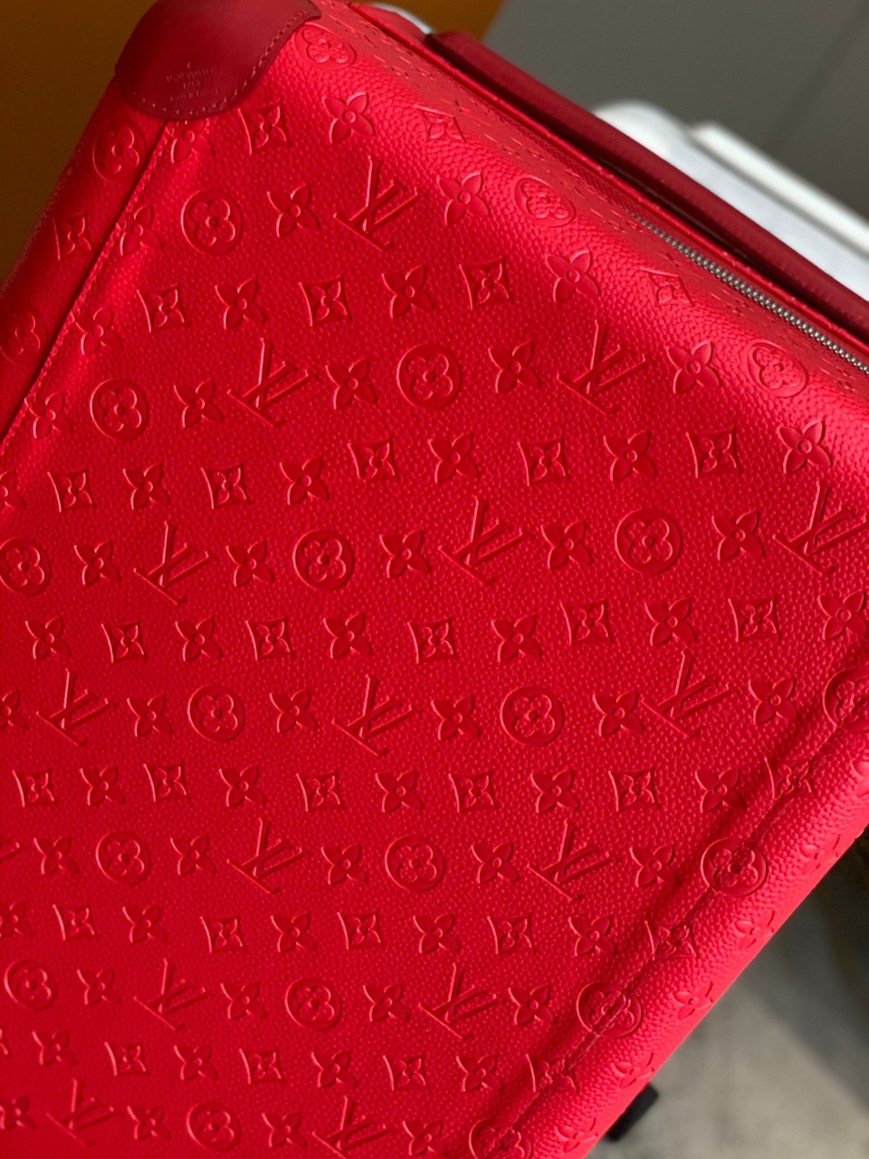 Louis Vuitton Horizon 55cm Red Luggage M11614 Taurillon Leather view 5