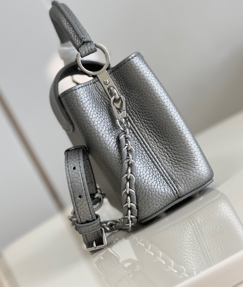 Louis Vuitton Capucines Gray 21Cm view 9