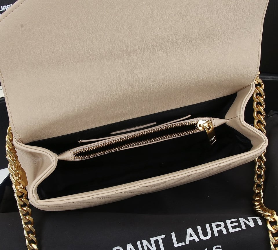 Saint Laurent Collège Medium Chain Bag In Quilted Leather Beige 24Cm view 4