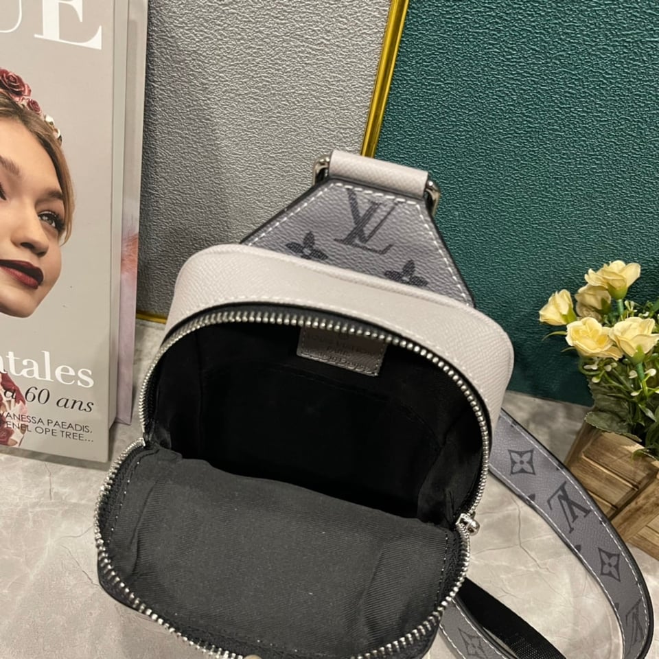 Louis Vuitton Outdoor Sling Bag Grey 21Cm view 4