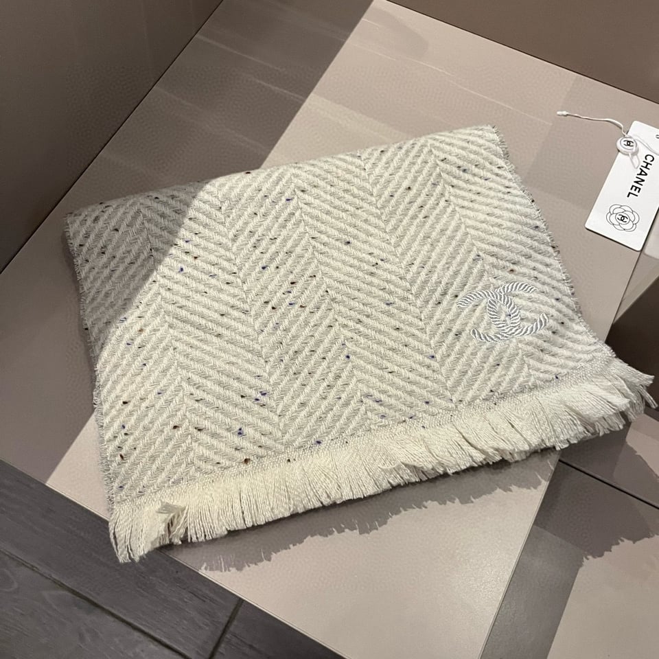 Chanel Cashmere Scarf Chevron White For Women 180cm view 3