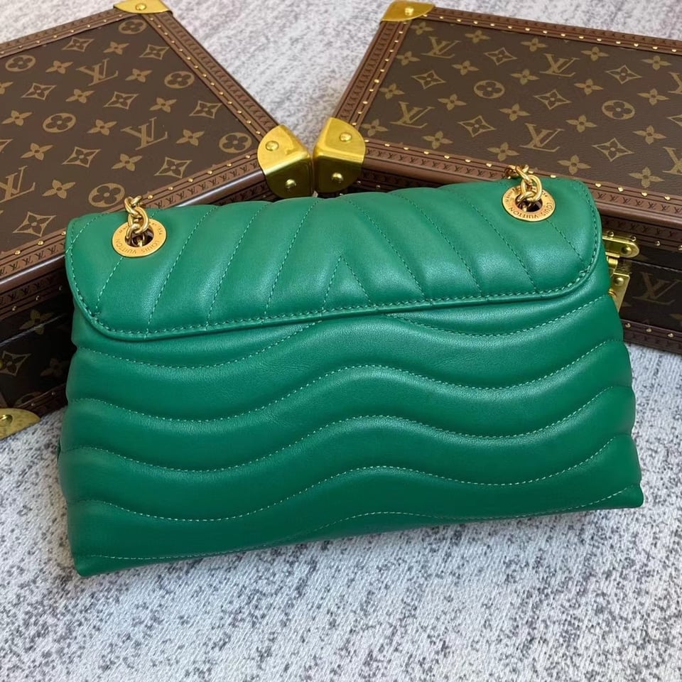 Louis Vuitton New Wave Chain 24Cm Green view 9