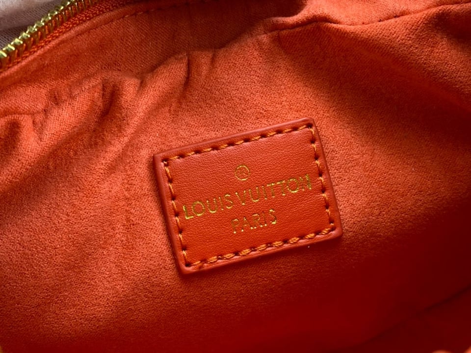 Louis Vuitton Loop Baguette Bag Red 23Cm M22594 view 4