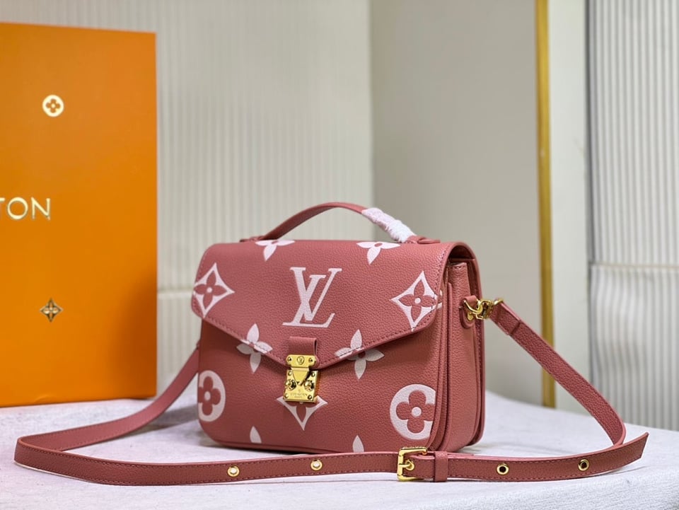 Louis Vuitton Pochette Metis Dark Pink 25Cm view 9