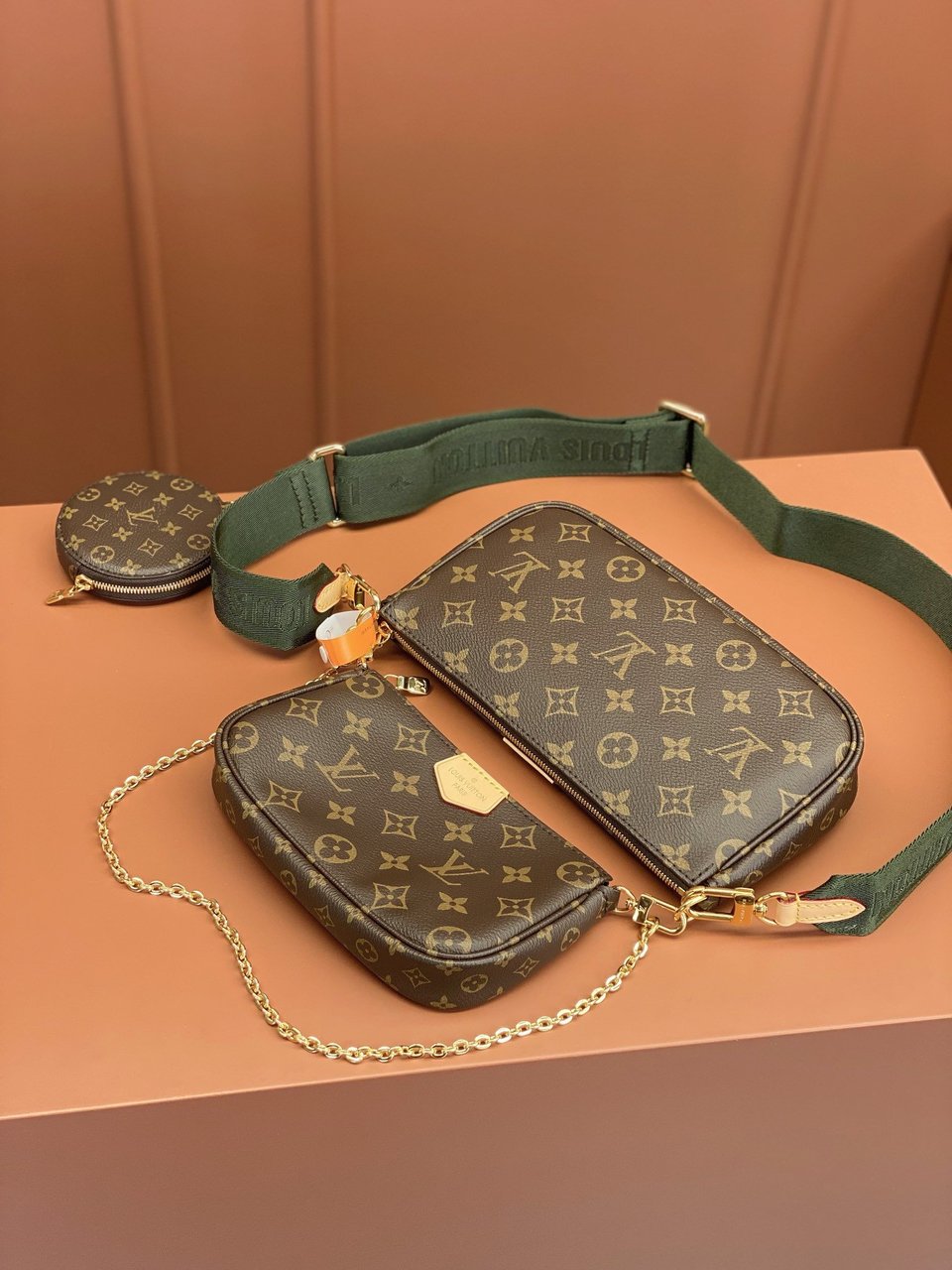 Louis Vuitton Multi Pochette Accessoires Khaki 24Cm M44813 view 15