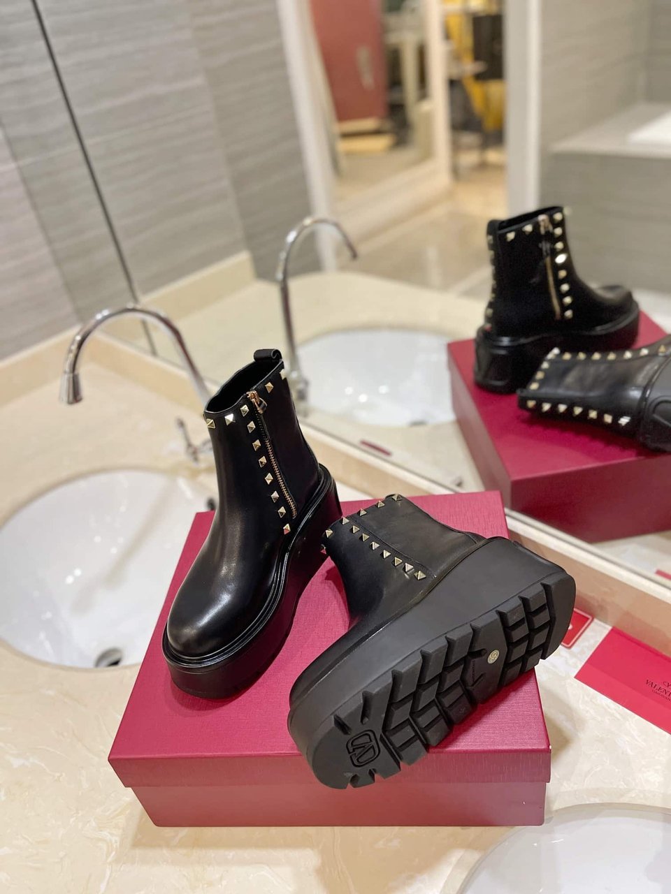 Valentino Garavani Uniqueform Calfskin Ankle Boot Black 1W2S0Cs0Mmd 0No view 7