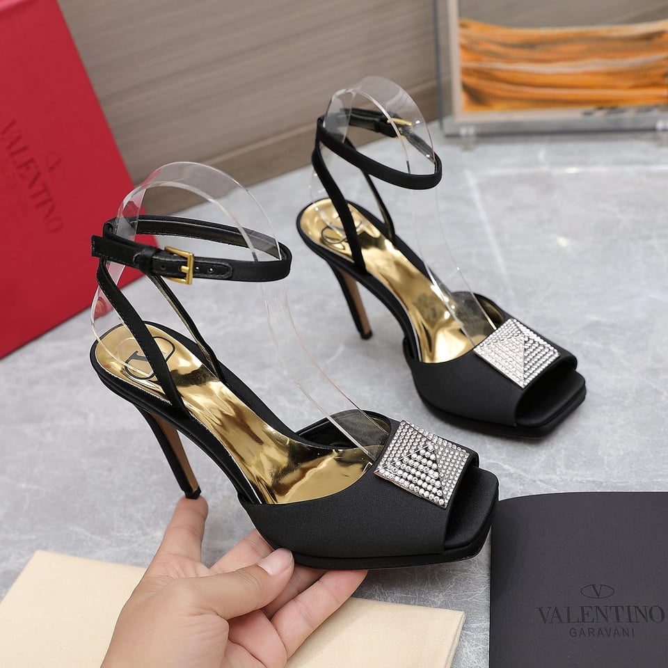 Valentino Garavani Roman Stud Block Pump Black view 9