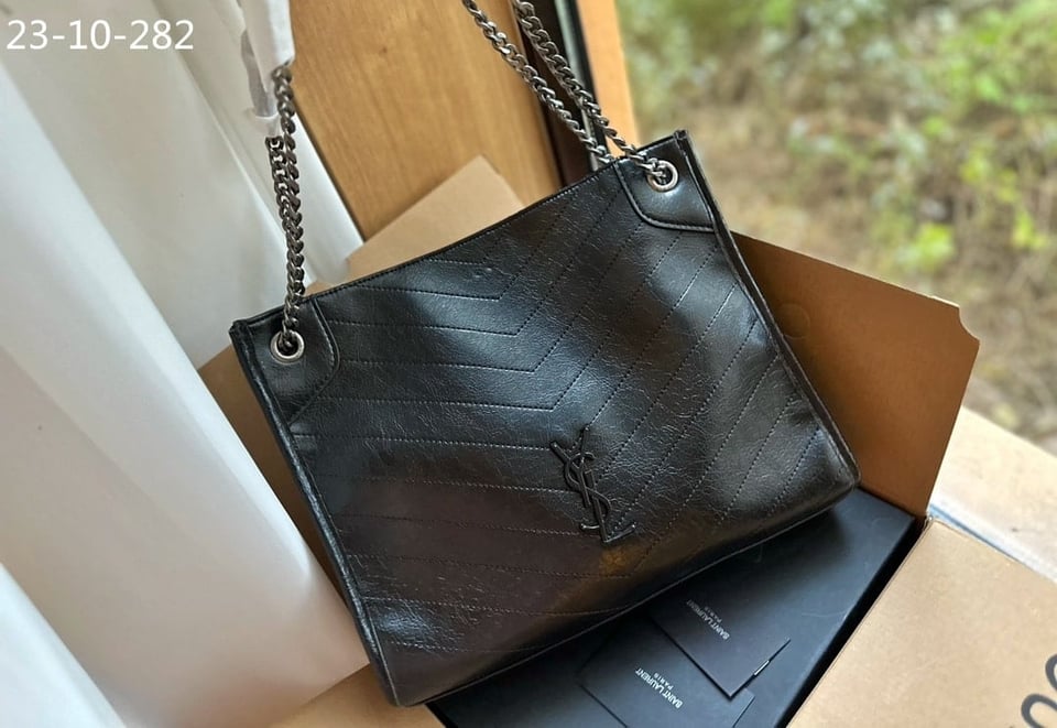 Saint Laurent Medium Niki Shopping Bag Black 33Cm view 5
