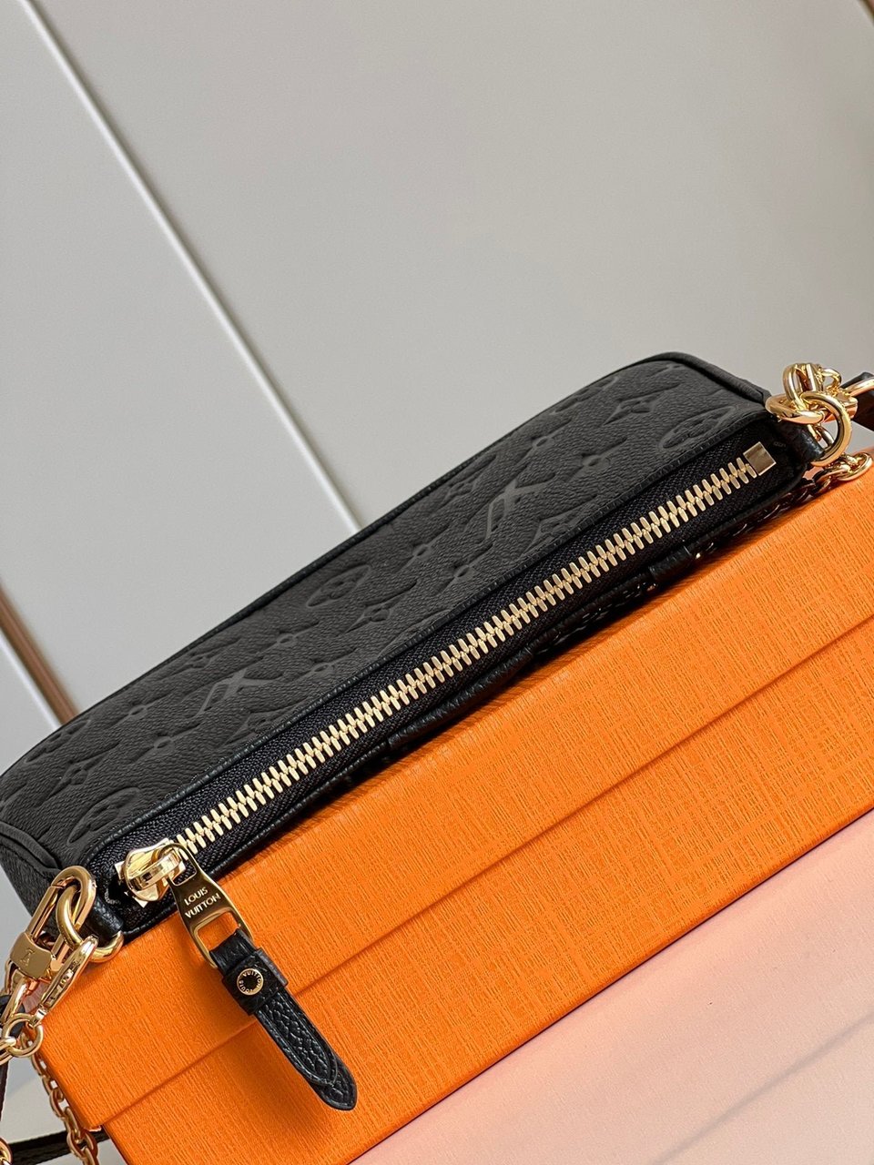 Louis Vuitton Easy Pouch On Strap 19Cm Black view 8