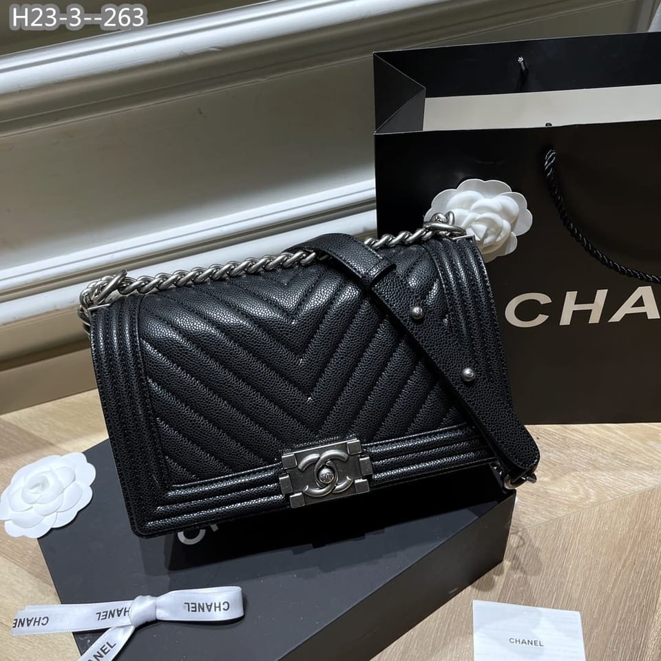 Chanel Boy Caviar Chevron Quilted Flap Bag Black 25Cm/9.8in view 3