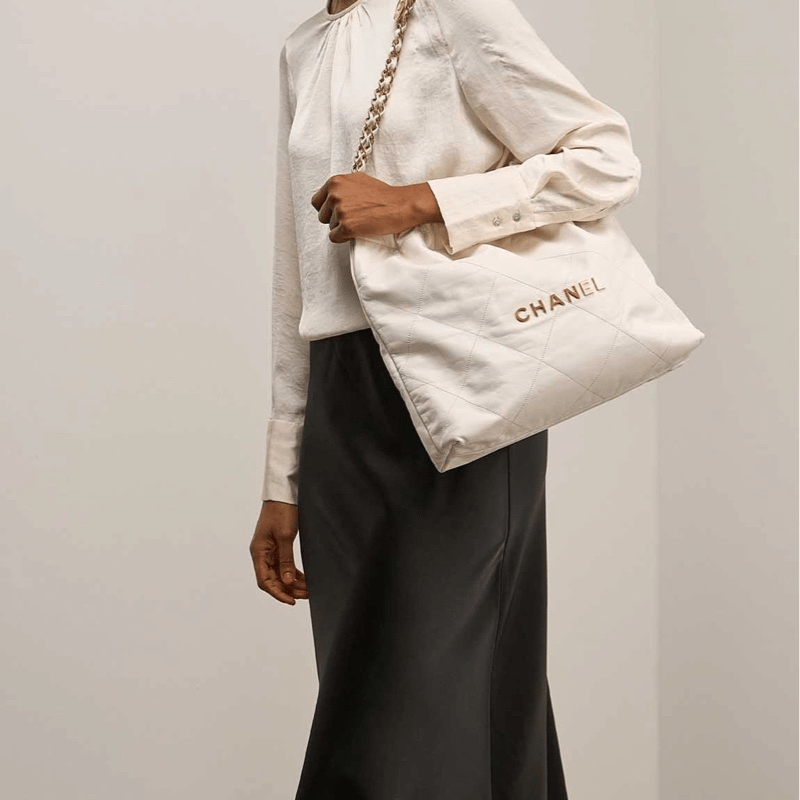 Chanel 22 Handbag White 42Cm As3261 view 4