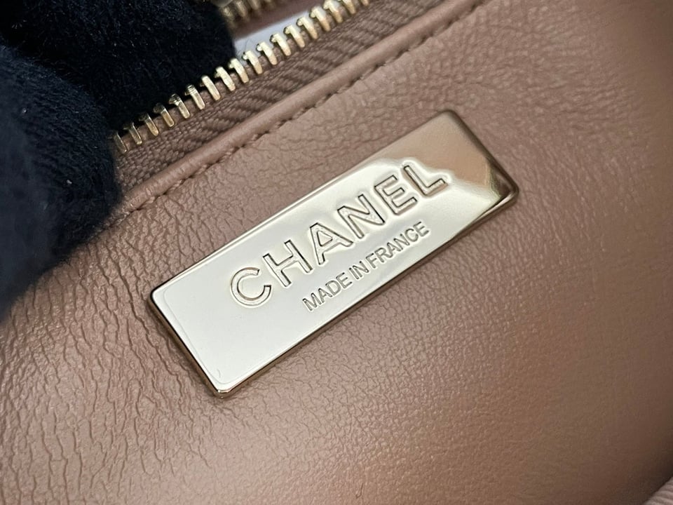 Chanel 24S31 Shopping Bag 22Cm Brown Lambskin Gold Hardware view 5