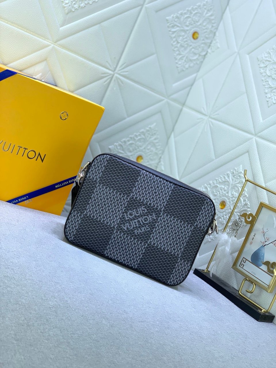 Louis Vuitton Trio Messenger Bag Damier Canvas Black 25Cm N50017 view 9