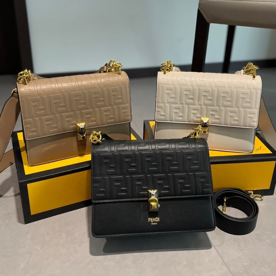 Fendi Logo Embossed Kan I White 24Cm view 4