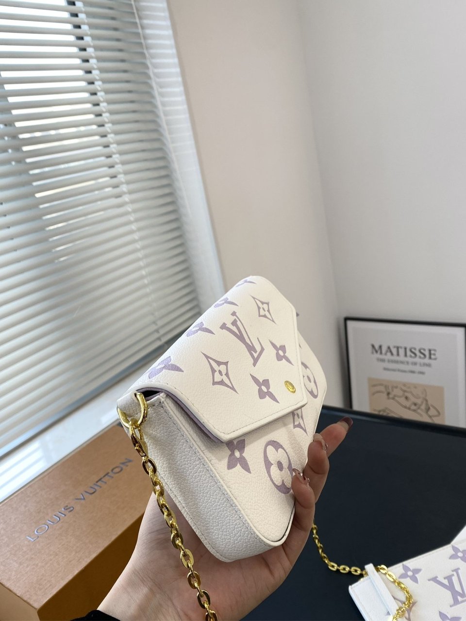 Louis Vuitton Pochette Felicie Bag In Latte And Bubble Tea 22Cm view 6