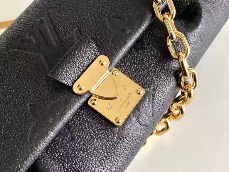 Louis Vuitton Favorite 24Cm Black Noir view 11
