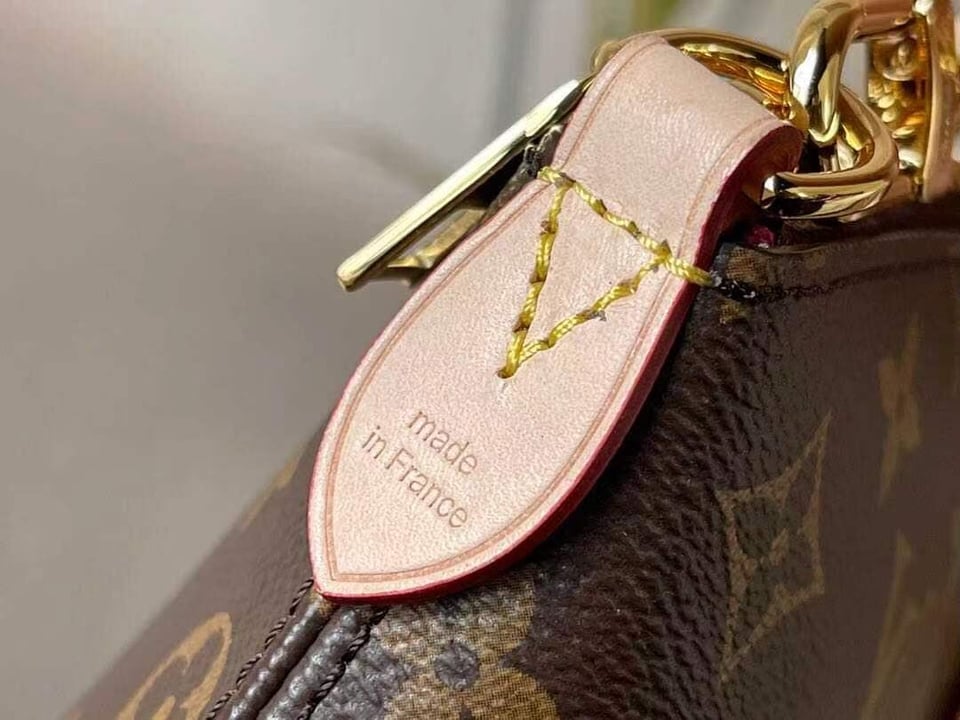 Louis Vuitton Bo Tie Mm 31Cm view 10