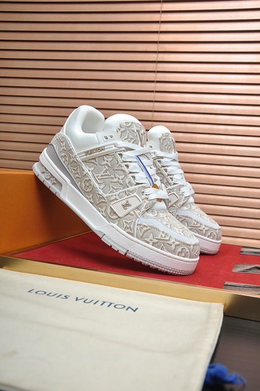 Louis Vuitton Trainer Sneakers Beige 1AKKJB view 5