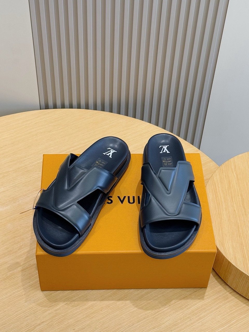 Louis Vuitton LV Oasis Mule Blue for Men view 4