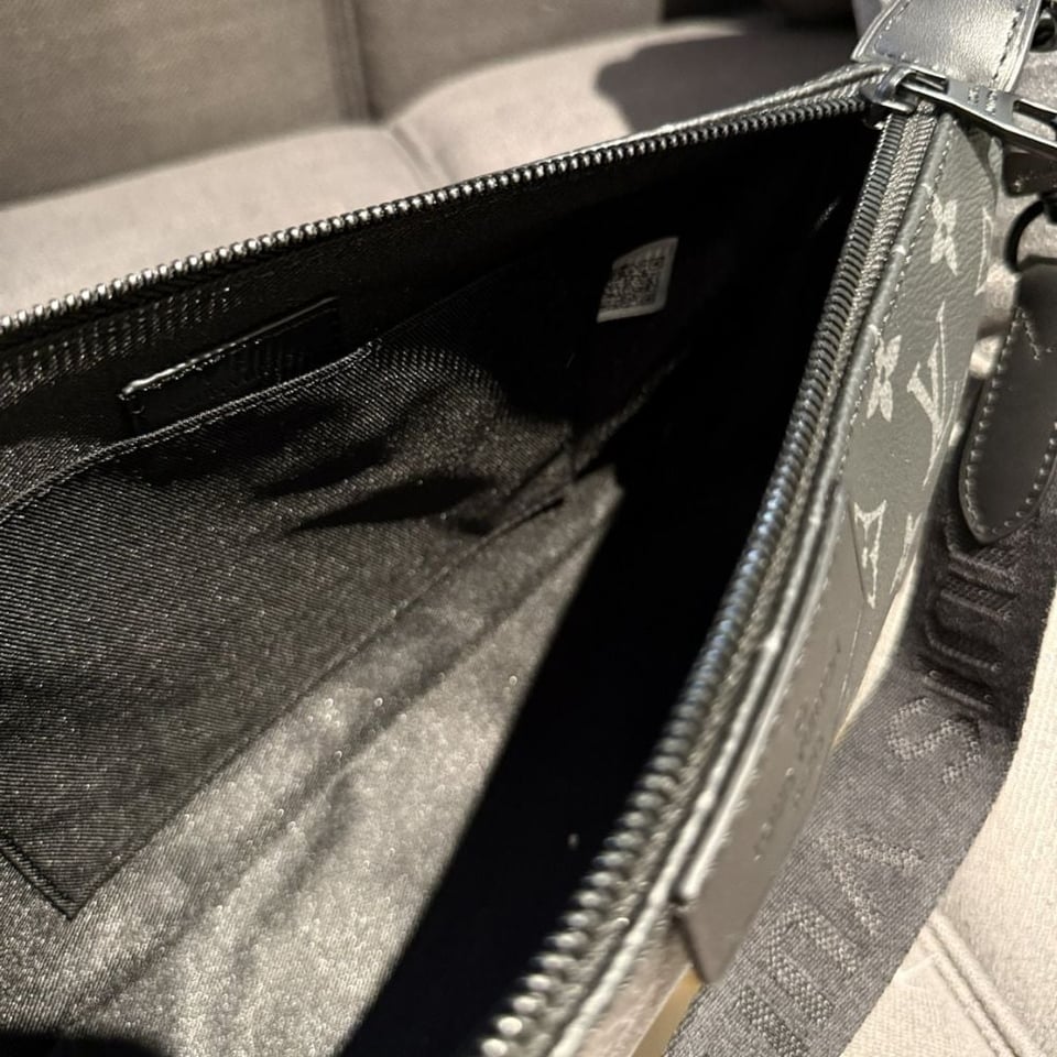 Louis Vuitton Pochette Accessoire Bag Black 24Cm view 10