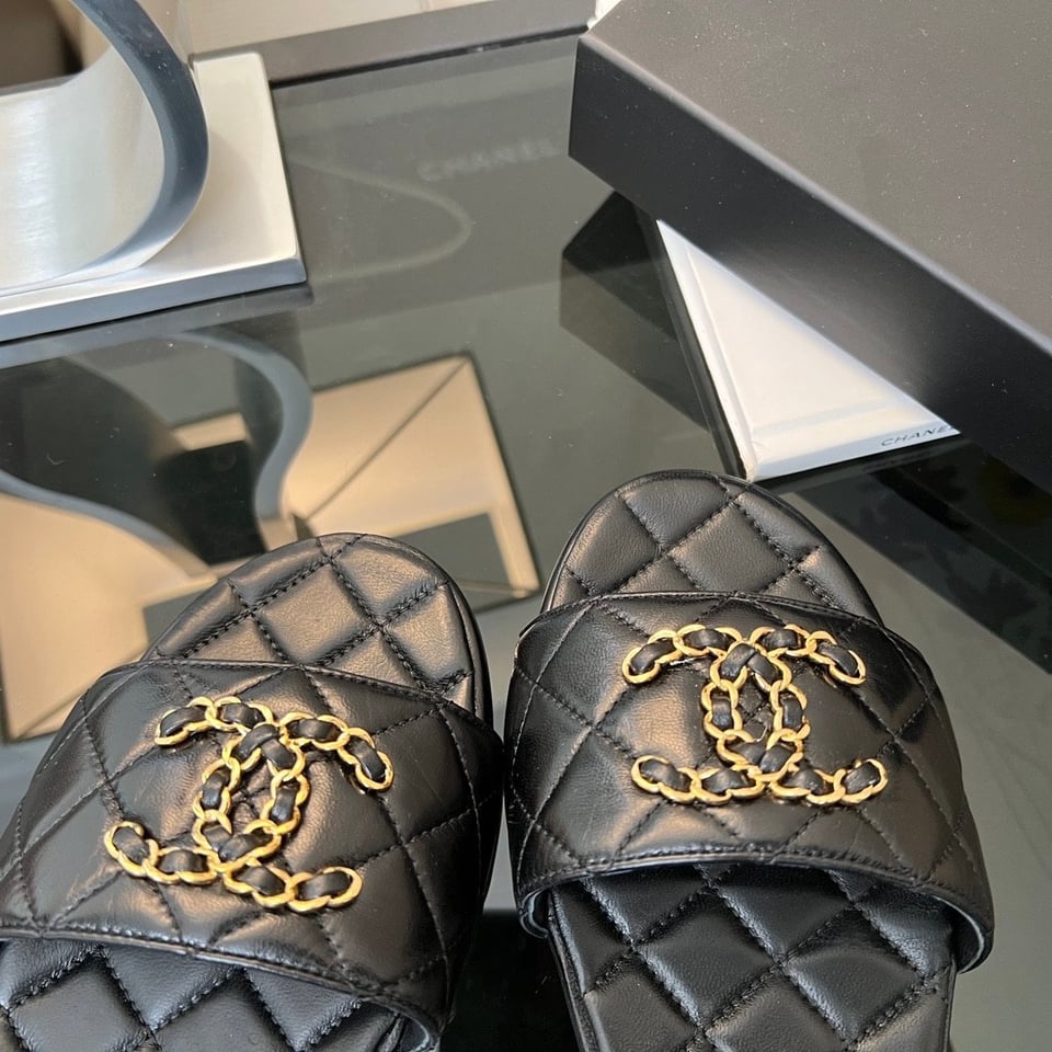 Chanel 23P Quilted Cc Chain Mule Sandal Black G39954 X56940 94305 view 6