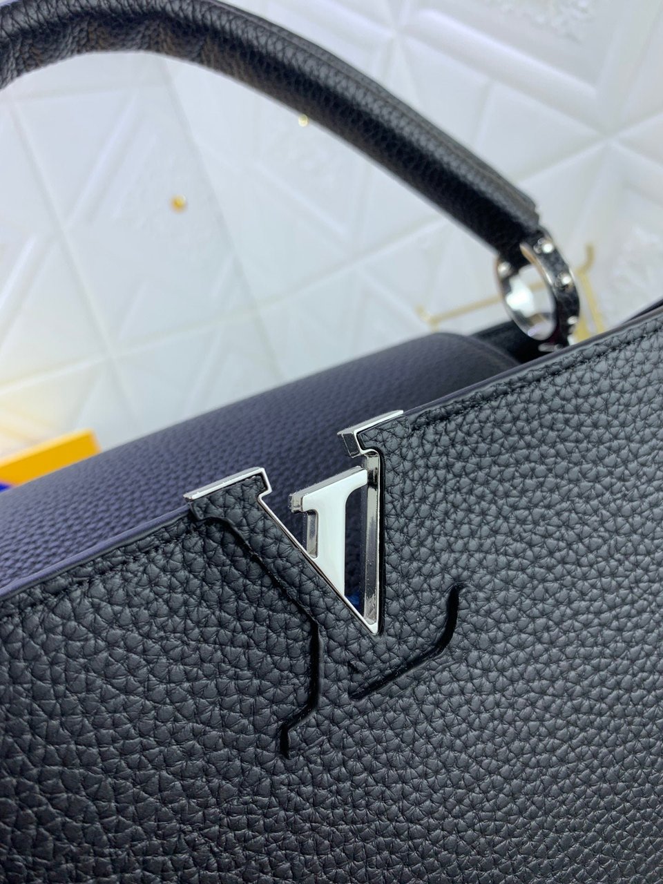 Louis Vuitton Capucines Mm Black view 9