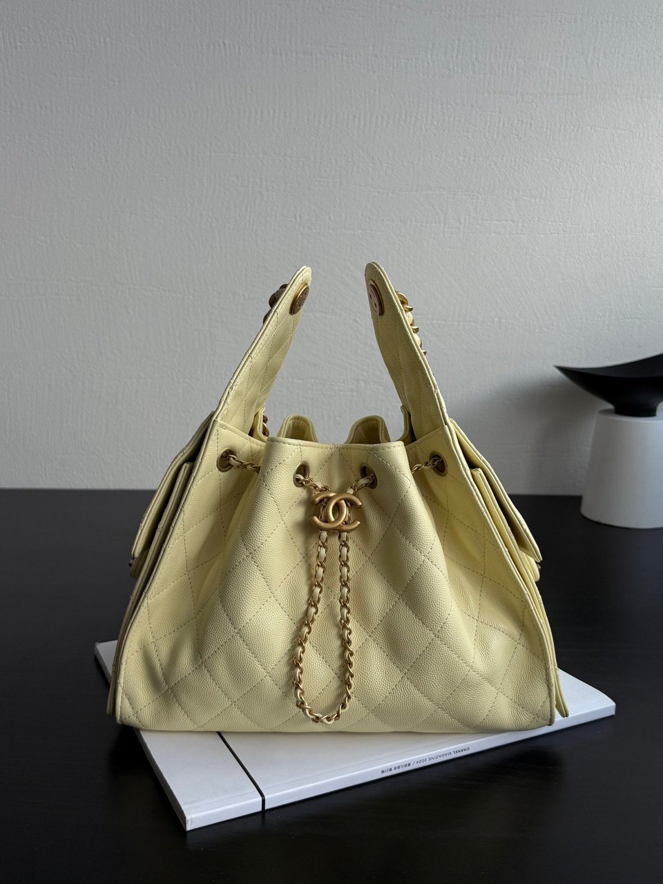 Chanel Spring-Summer 2025 Handbag Grained Calfskin &amp; Gold-Tone Metal Yellow 30Cm/ 11.8In view 3