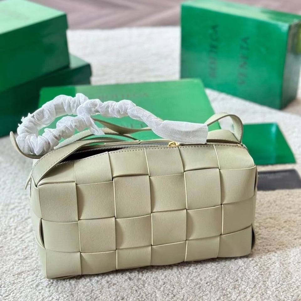 Bottega Veneta Brick Leather Bag 28Cm view 3