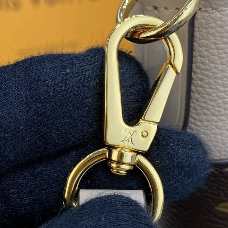 Louis Vuitton On My Side Pm 25Cm Greige view 3