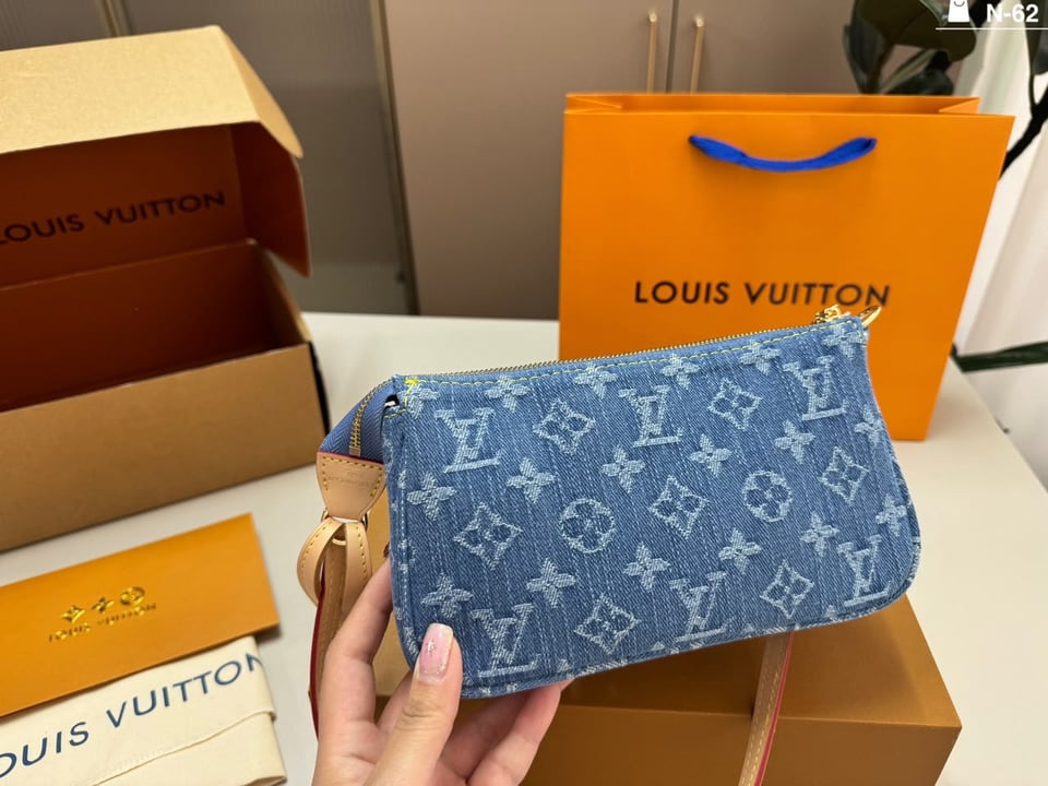 Louis Vuitton Accessoire Cargo Pochette Bag 23.5cm M27602 view 7