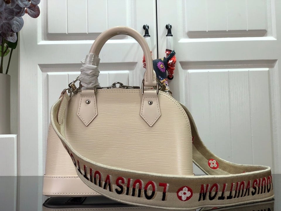 Louis Vuitton Alma Bb 23Cm view 9