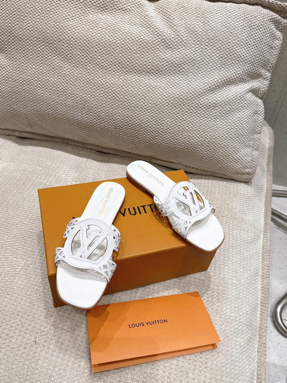 Louis Vuitton LV Isola Flat Mule White 1AGYPA view 4