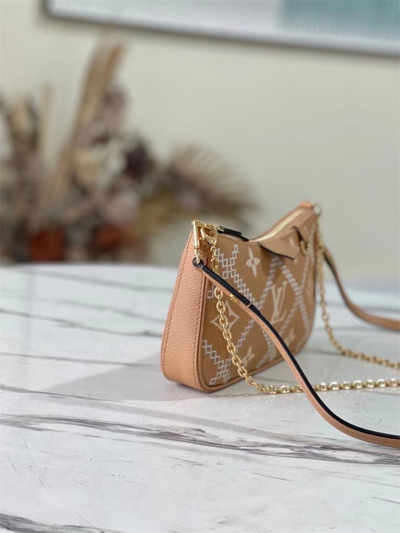 Louis Vuitton Easy Pouch On Strap 19Cm Beige view 4