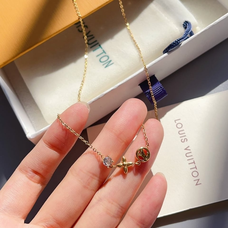 Louis Vuitton Petit Louis Necklace M00368 view 5