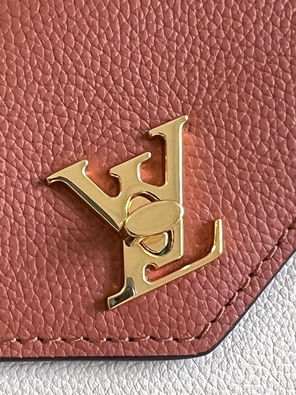 Louis Vuitton Pochette Chain Mylockme 19Cm Brown view 7