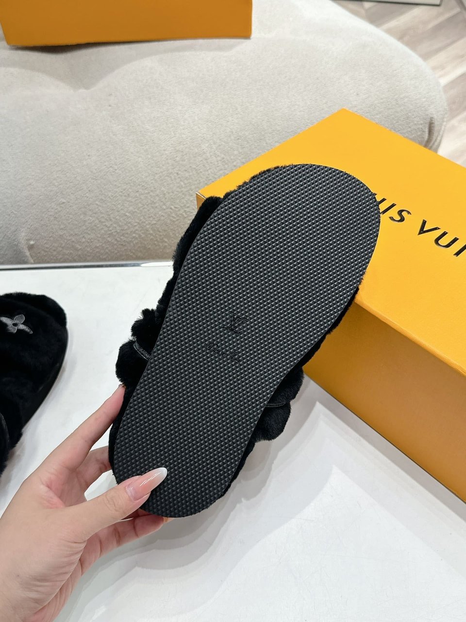 Louis Vuitton Lv Sunset Flat Comfort Mule Shearling Noir1 1Adc65 view 9