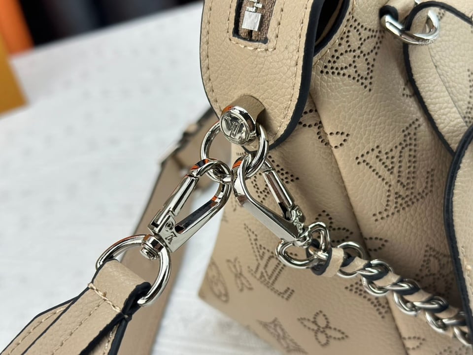 Louis Vuitton Hand It All Pm Galet 29Cm M24255 view 5