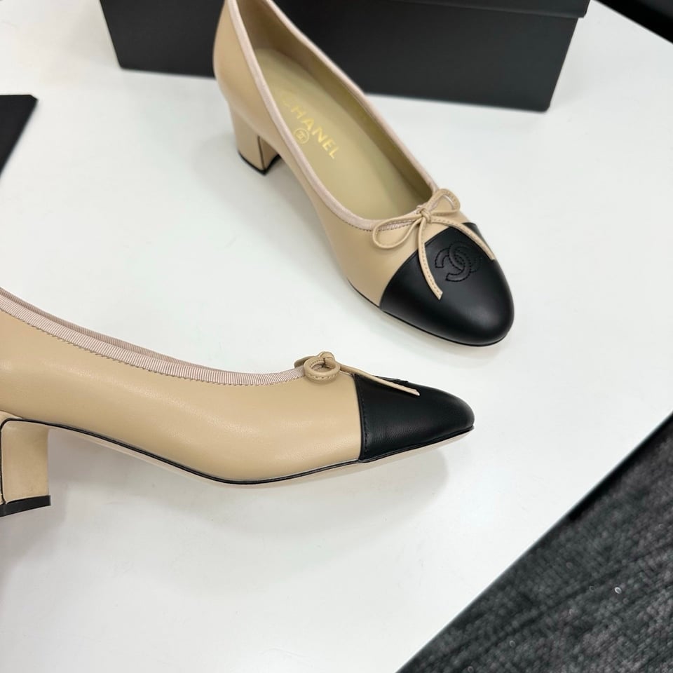 Chanel CC Cap Toe Mid Heel Pumps Beige/Black – Heel 4.5cm view 12