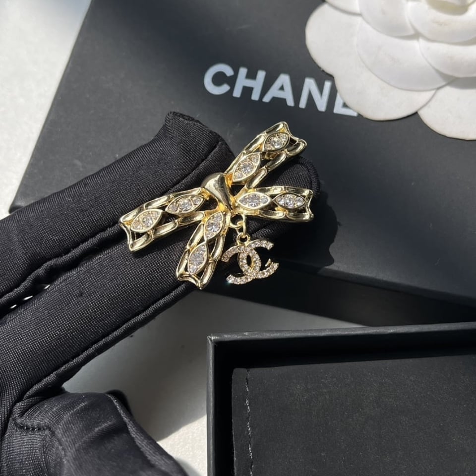 Chanel Cc Bowtie Brooch Gold view 3