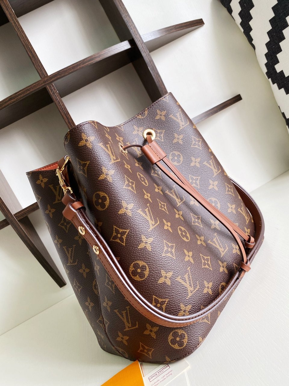 Louis Vuitton Neonoe Mm Brown view 3
