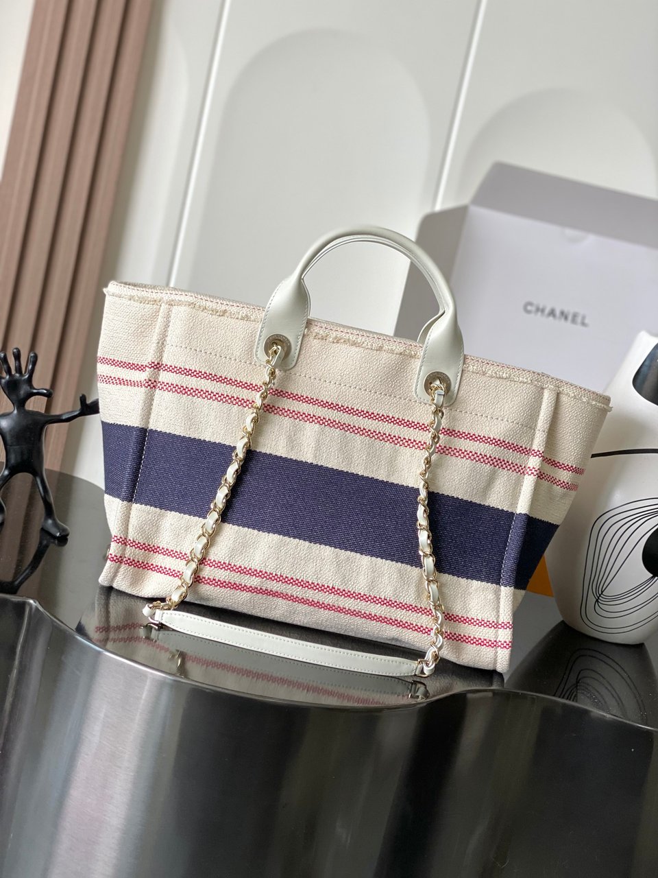 Chanel Crossbody Shopping Bag 35cm/ 13.8in White view 4