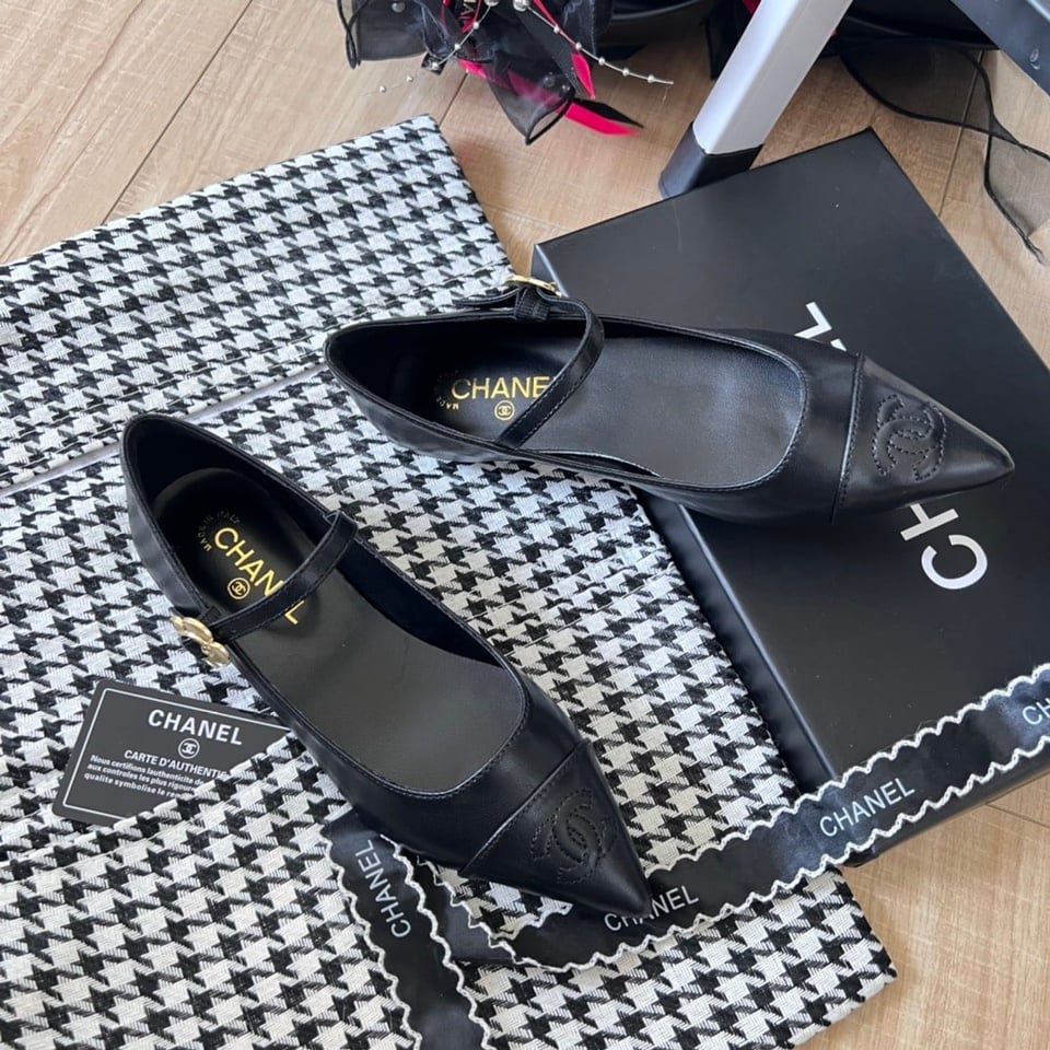 Chanel Pointed Toe Doll Shoes With Gold Flower In Black view 5