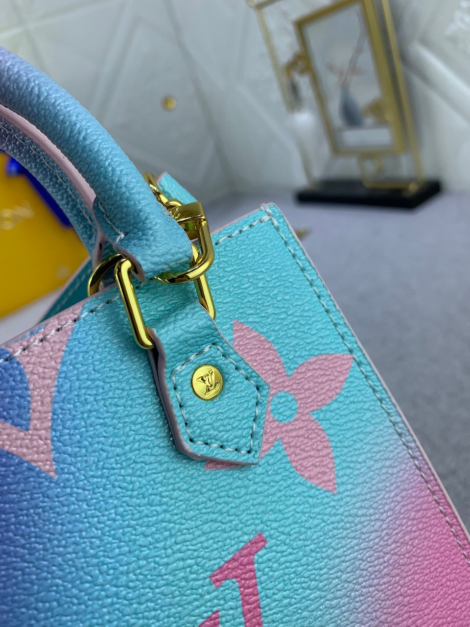Louis Vuitton Petit Sac Plat Monogram Multicolor 17Cm view 4