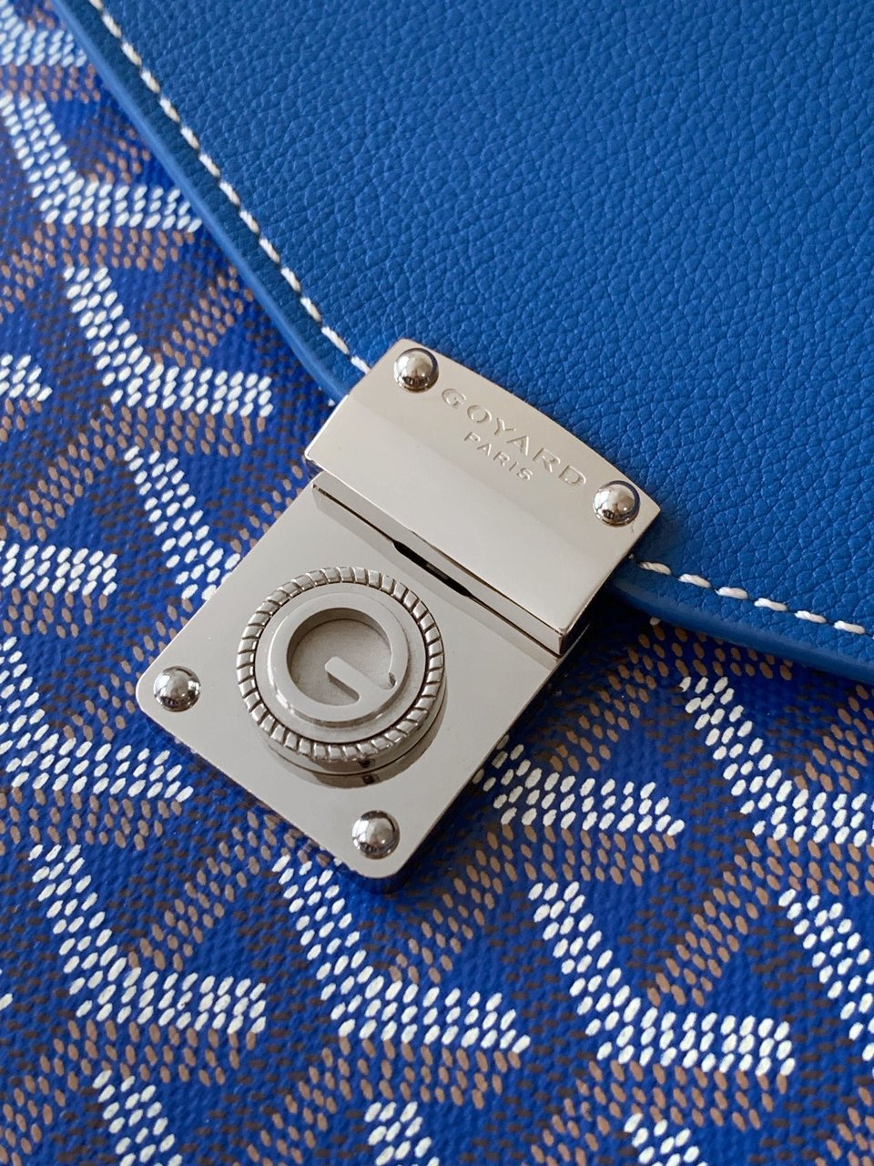 Goyard Chypre Wallet-Pouch 21 Cm Sapphire Blue Goyardine Canvas And Calfskin view 10