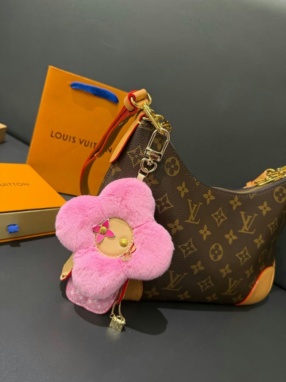 Louis Vuitton Vivienne Fashionista Bag Charm M01737 Pink Calfskin 18cm/7.1in view 4