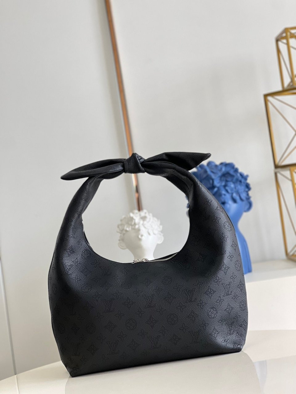 Louis Vuitton Why Knot Mm Black view 5